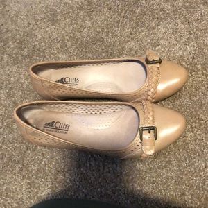 Tan flats